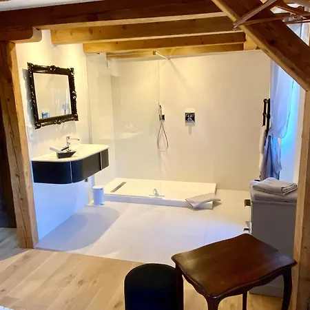 Le De La Grange Apartment *